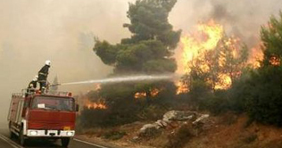 A big forest fire rages out of control in Greece
